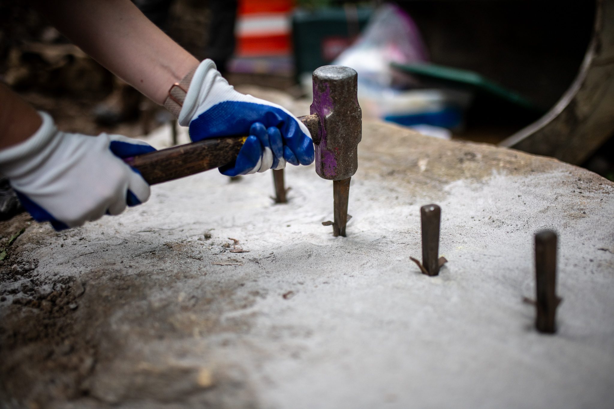 A sledge taps each wedge in turn along the line.